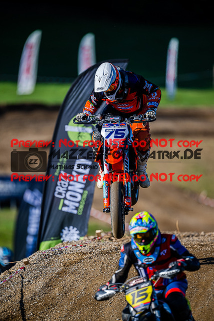 MaZZes_FotoMatrix_220903_9158 | UE40