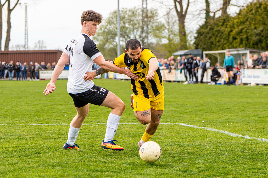 Fußball I Herren I Saison 2025-2026 I Kreisliga VEC I 22. Spieltag I SC SW Bakum - SV Falke Steinfeld I 24114 | jns.sportfotos - Realisiert mit Pictrs.com
