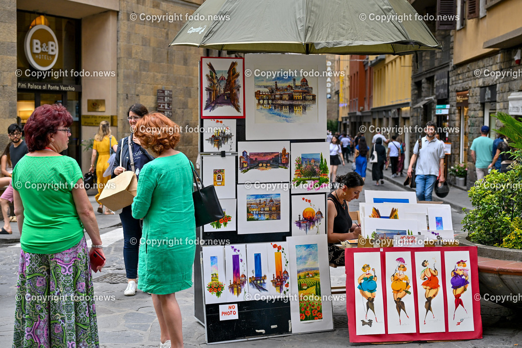 Italien_ Toscana_ Florenz_ 30.05.2024-200 | 30.05.2024, Italien, ITA, Toskana, Florenz im Bild Stadtansichten, Gebäude, Architektur, Touristen, Historisch, Souvenir, Altstadt, Museum, Statuen, Skulpturen, Piazza della Signoria, Statue David, Palazzo Vecchio, Neptunbrunnen, Piazza della Repubblica, Ponte Vecchio, Brücke, Uffizien, Kathedrale Santa Maria del Fiore, Arno, Fluß


Florenz, Firenze, ist eine italienische Großstadt. Nach Einwohnern ist sie die achtgrößte Stadt Italiens. Florenz ist die Hauptstadt sowie größte Stadt der Region Toskana und der Metropolitanstadt Florenz, in der etwa eine Million Menschen leben. Florenz ist für seine Geschichte berühmt. Leonardo da Vinci verbrachte große Teile seiner Jugend in Florenz, Michelangelo fand Unterschlupf in der Kirche der Medici, Galileo Galilei wohnte als Hofmathematiker in den Palästen der Medici. Von 1865 bis 1871 war die Stadt die Hauptstadt des neu gegründeten Königreichs Italien. Das historische Zentrum von Florenz zieht Jahr für Jahr Millionen von Touristen an. Die historische Innenstadt wurde von der UNESCO im Jahre 1982 zum Weltkulturerbe erklärt. 
Quelle: Wikipedia
