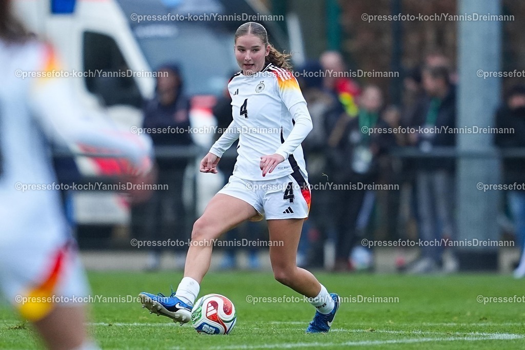 xYDRx26112502051 | 26.11.2025, xydrx, Fußball, Länderspiel, EM-Qualifikation U19-Frauen, Belgien - Deutschland, Sportschule Wedau: Lina Szaraz (GER #4)