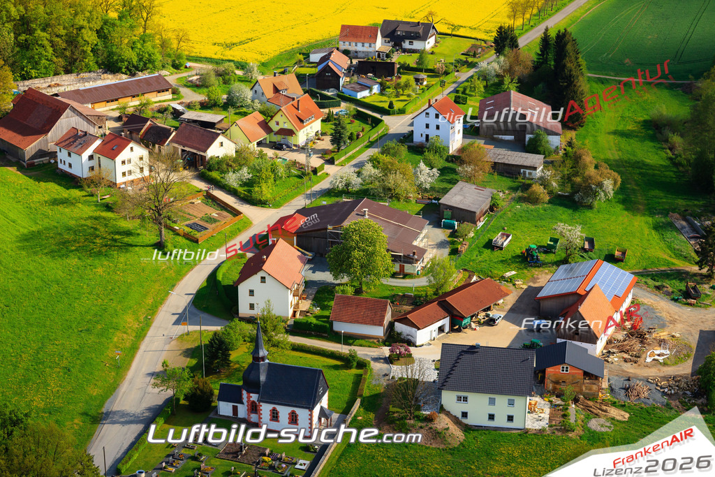 Die Luftaufnahme Hain - Küps wurde vom UL-Flugzeug (keine Drohne) aus fotografiert.Hohe Druck- Auflösung-die Geschenkidee!