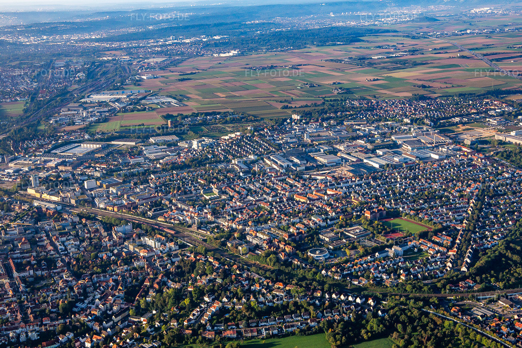 Luftbild: Ortsansicht von Nordosten in Ludwigsburg im Bundesland Baden-Württemberg in Deutschland. Foto: IMG_138506.jpg vom 16.09.2023 durch Werner Riehm/FLY-FOTO.de