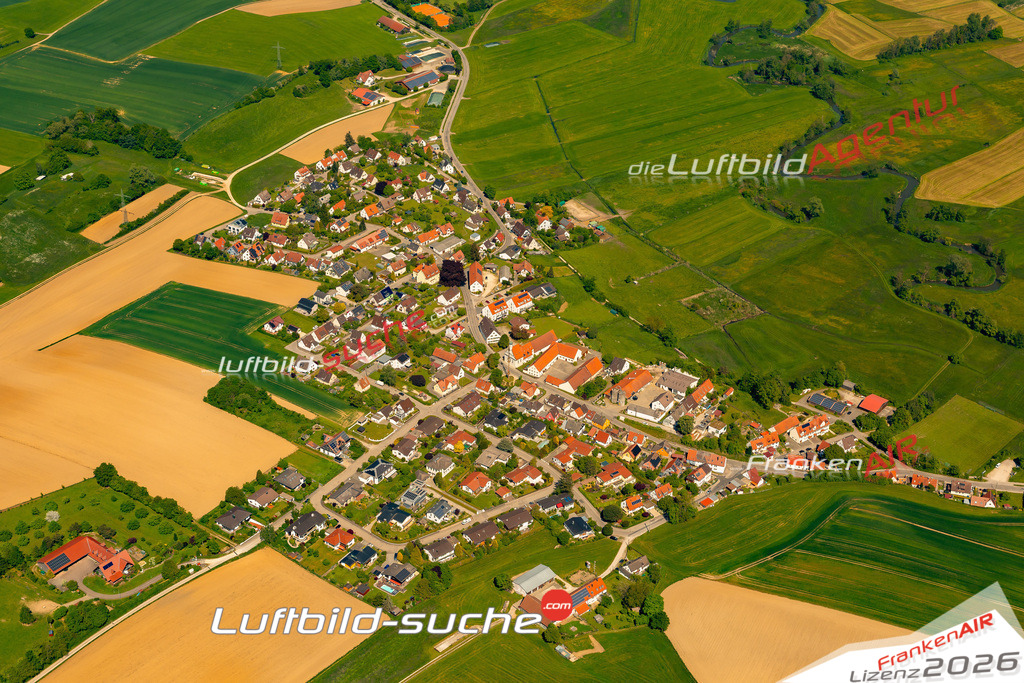 Das Luftbild zeigt : Schlipsheim Neusäß - Die Luftaufnahme wurde 2024 vom UL-Flugzeug aus erstellt ( keine Drohne ) - Hochauflösende Luftaufnahme - Für grossformatige Ausdrucke geeignet. Die Geschenkidee !Mit Lizenz und Bildrechte bestellbar