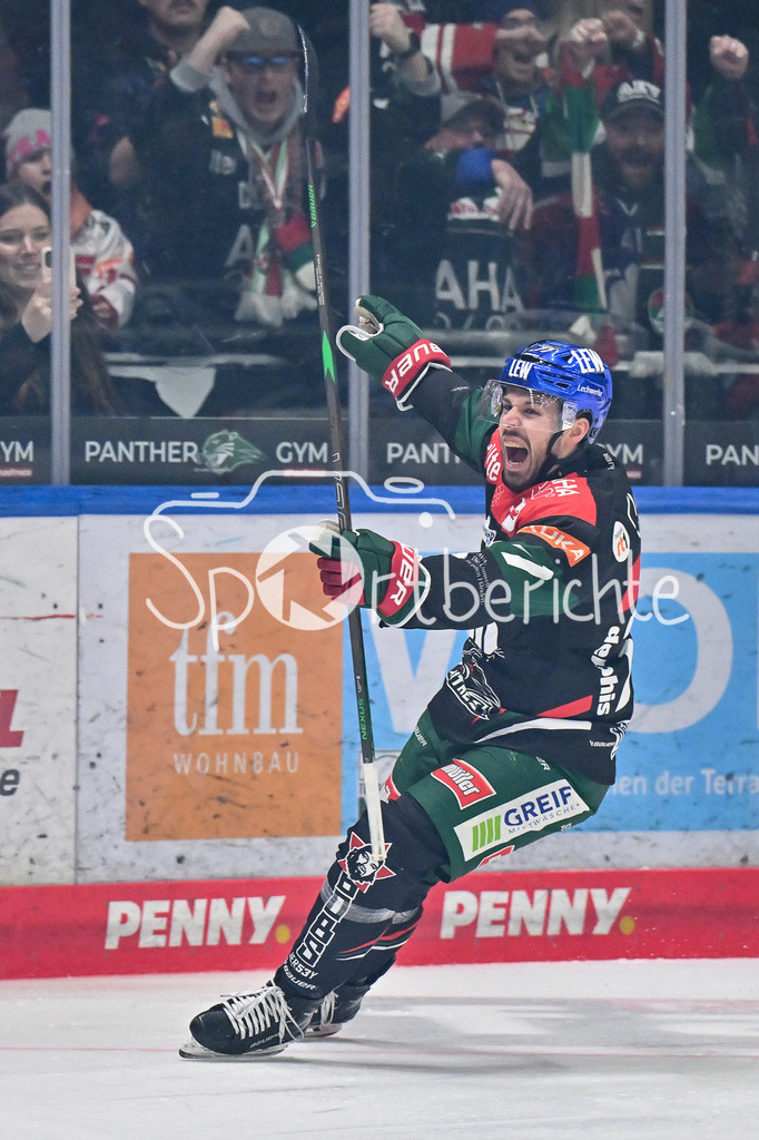 Augsburger Panther - ERC Ingolstadt | Jubel der Panther nach dem Treffer zum 1-0 druch Luca TOSTO (Augsburger Panther #77) / Freude / Happy / Tor / Torschuetze / DEL: Augsburger Panther - ERC Ingolstadt, Curt Frenzel Stadion am 26.01.2025