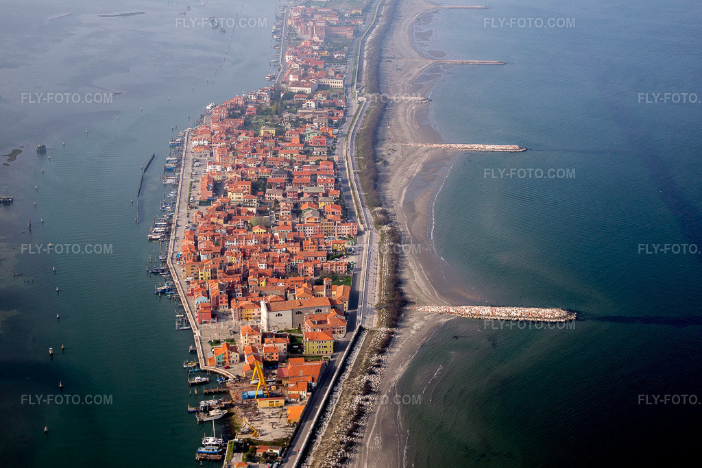 Aerial view: Settlement area in the district Pellestrina in Venice in Pellestrina in the state Veneto, Italy.Photo: IMG_087433.jpg taken on 04/06/2016 by Werner Riehm/FLY-FOTO.comResolution of the original: 5472 x 3648 px