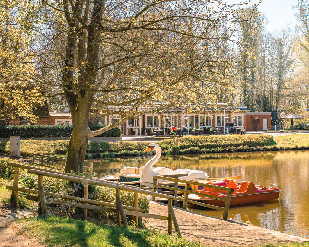 094 Wilhelmshaven Parks und Grünanlagen - 20-04-2022 -R Ganske Kopie | Onlineshop mit Bildern von Stränden, Häfen und Meer. Leinwände, Poster, Kalender und andere Materialien erhältlich. Kommerzielle Lizenzen möglich.  - Realisiert mit Pictrs.com