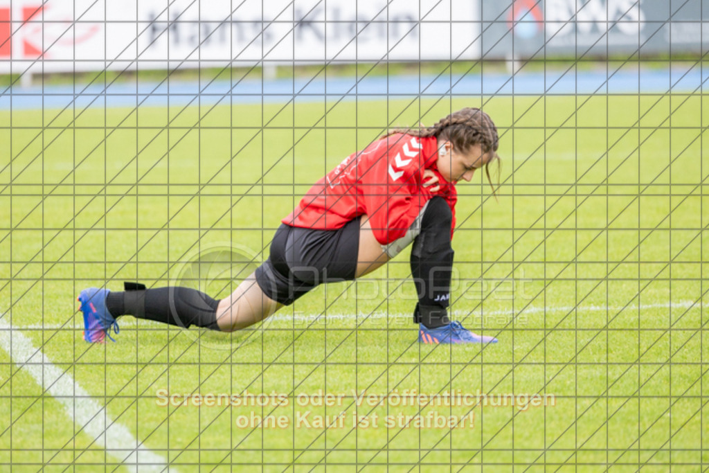 20250529_121519_0059 | #,  SGM Wendlingen-Ötlingen II (blau) vs. 1.FC Donzdorf II (schwarz), Fussball, Frauen-Bezirkspokal Finale Saison 2024/2025, Rasenplatz VfL Stadion Kirchheim, Jesinger Straße 105, 73230 Kirchheim, 29.05.2025 - 13:00 Uhr,Foto: PhotoPeet-Sportfotografie/Peter Harich