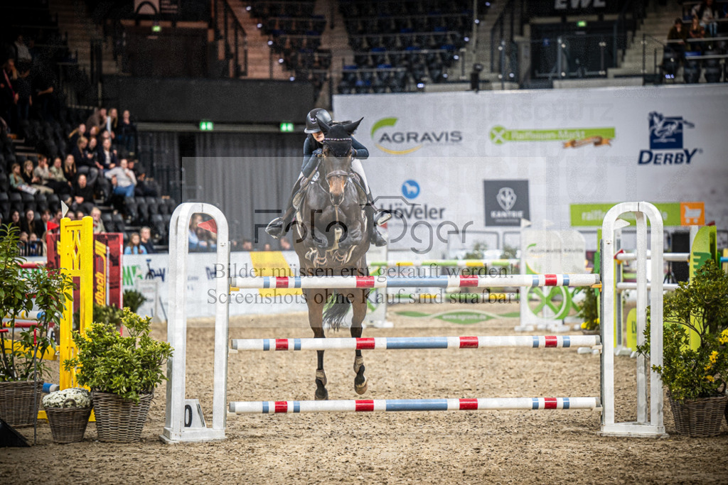 DOS_2584 | Entdecke hochwertige Reitturnierfotos von Foto Oger. Professionell, emotional und authentisch – jetzt Lieblingsmomente im Shop bestellen.Deutschlandweite Turnierfotografie. - Realisiert mit Pictrs.com