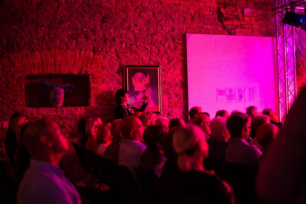 Uschi Brüning | Uschi Brüning im Forte Belvedere Leisnig zum Festival Hallo Leisnig 2022. - Realisiert mit Pictrs.com