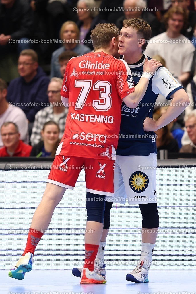 BHC18122501137 | 18.12.2025, Handball, Viertelfinale DHB-Pokal, Bergischer HC - MT Melsungen, Unihalle Wuppertal: Timo Kastening (Melsungen #73)  neben Noah Beyer (BHC #02) 