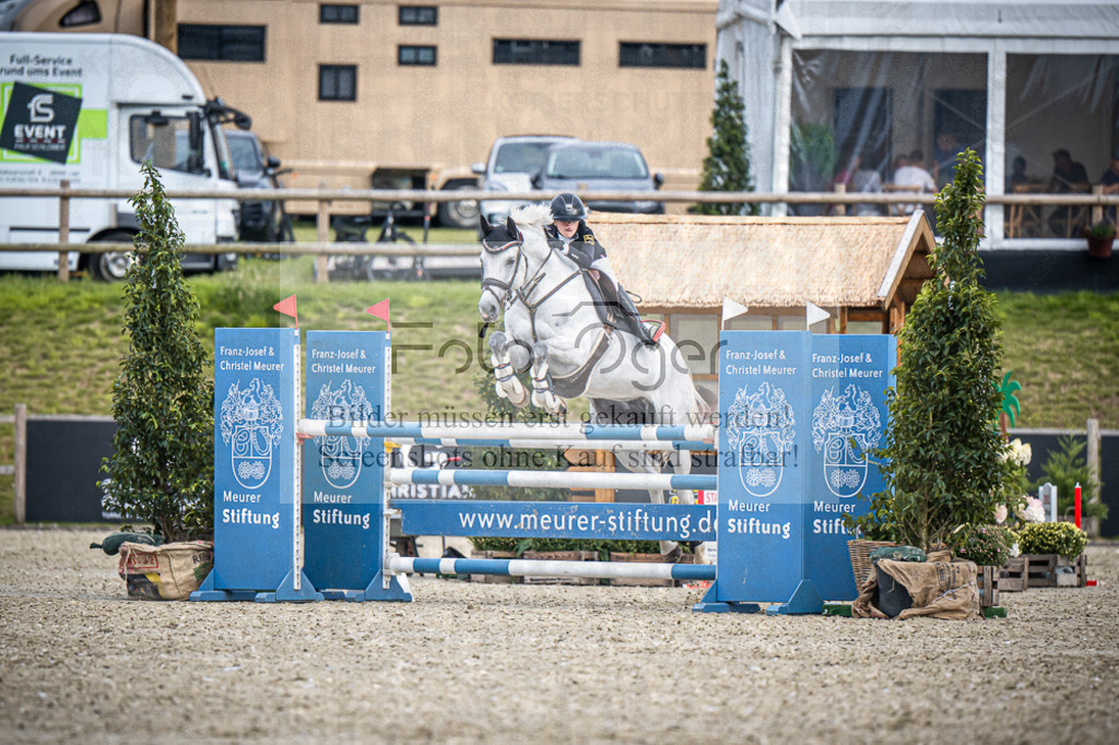 DOS_3727 | Entdecke hochwertige Reitturnierfotos von Foto Oger. Professionell, emotional und authentisch – jetzt Lieblingsmomente im Shop bestellen.Deutschlandweite Turnierfotografie. - Realisiert mit Pictrs.com