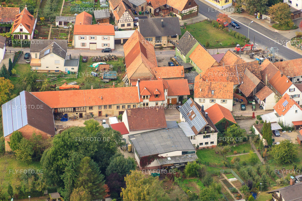 Weingut Gnägy | Luftbild: Weingut Gnägy im Ortsteil Rechtenbach in Schweigen-Rechtenbach im Bundesland Rheinland-Pfalz in Deutschland. Foto: IMG_22454.jpg vom 15.10.2009 durch Werner Riehm/FLY-FOTO.de - Realisiert mit Pictrs.com
