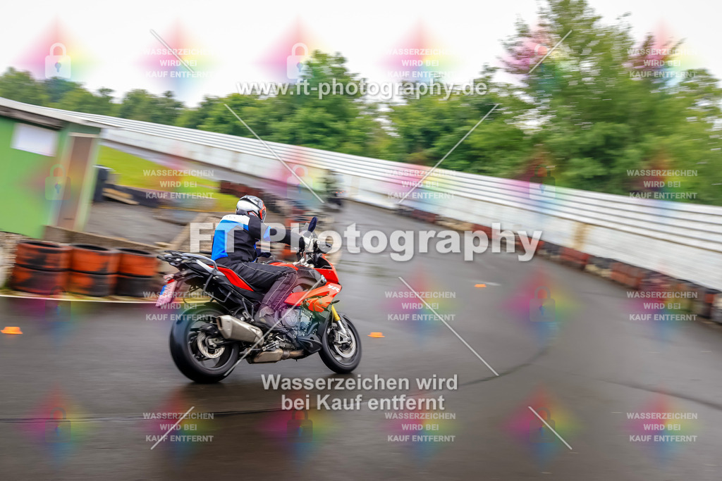 OBK-6122 | Hier findet Ihr Bilder von Touristenfahrten auf der Nürburgring Nordschleife oder von anderen Veranstaltungen die ich besucht habe. Viel Spass beim Durch Schauen 