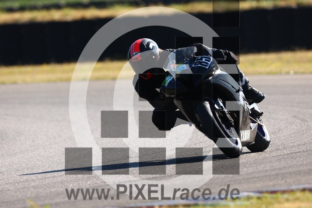 0085-20250530_00120 | Schöne Erinnerungen an spannende Momente - das festzuhalten ist unser Job. PIXELrace.de ist seit 2003 auf den Rennstrecken Europas unterwegs um die Action draußen beim Fahren und die wunderbare Stimmung imm Fahrerlager für euch einzufangen.