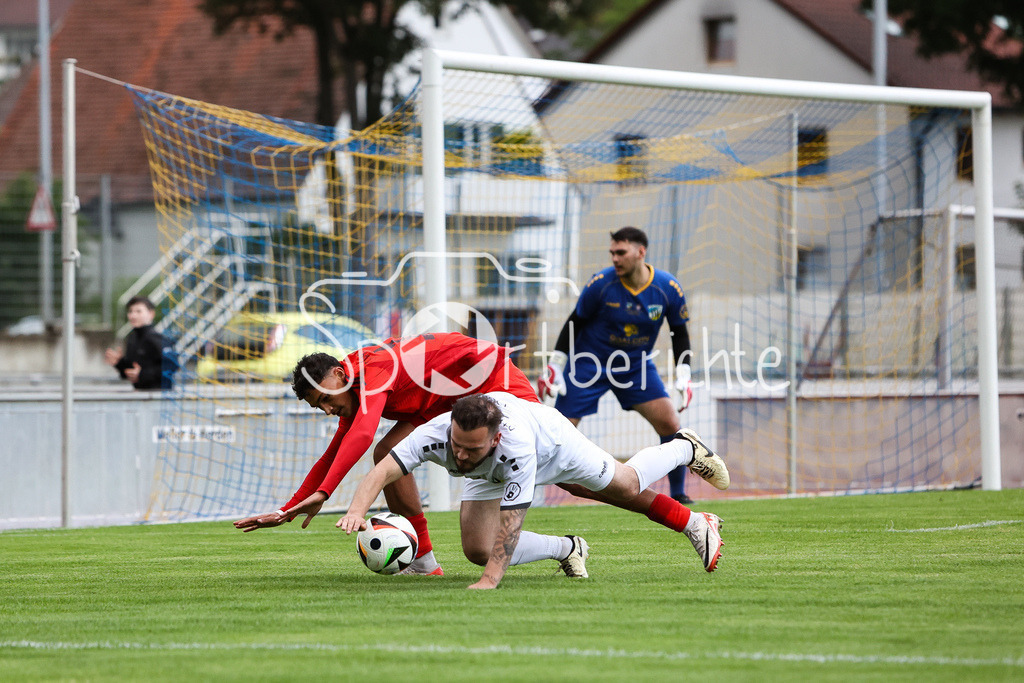 SSV Dillingen - FC Bayern Amateure | Im Duell Yousef QASHI (FCB #17) und Adonis ISUFI (SSV #31)