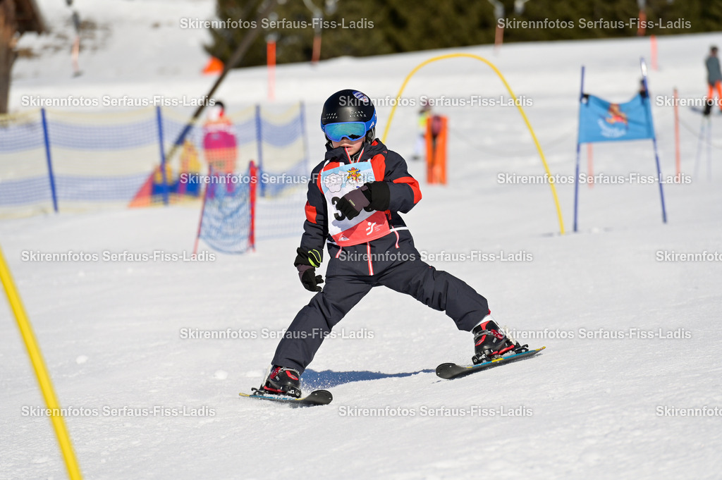 SRF_27.02.2026_038 | Skirennfotos,Serfaus,Fiss,Ladis,Kinderskirennen,Winter,Tirol,Oberland,skirace,SFL,feelfree,weil wir's genießen,ski,Ski,skifahren,Sonnenplateau, - Realisiert mit Pictrs.com