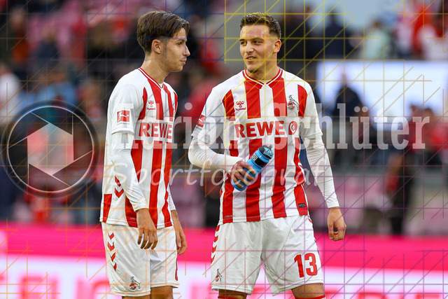 1. FC Köln vs FC Augsburg - 1. Bundesliga  | Köln, Deutschland, 18.10.25:   Denis Huseinbasic (1. FC Köln) und Said El Mala (1. FC Köln) reden miteinander waehrend des Spiels der 1. Bundesliga zwischen  1. FC Köln vs FC Augsburg im RheinEnergieStadion(Foto von Brauer-Fotoagentur / Adrian Schlueter)