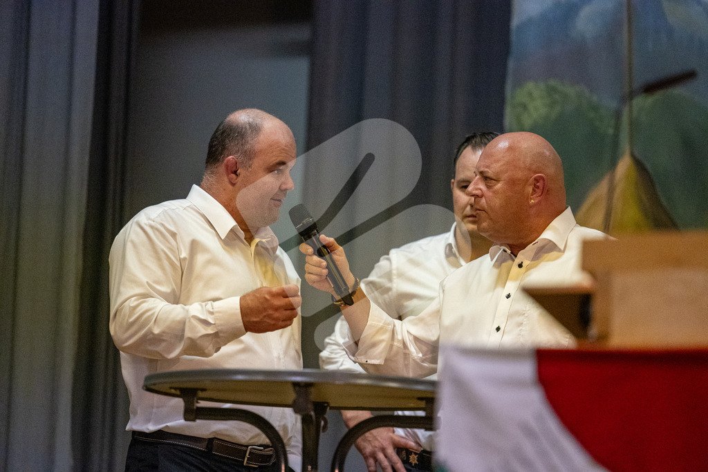 SKE100J_4740 | Die Schwinger des Schwyzer Kantonalen Schwingerverbandes: Fotos, die Dynamik und Leidenschaft festhalten, sowie emotionale Momente aus dem traditionellen Schwingsport zeigen. - Realisiert mit Pictrs.com