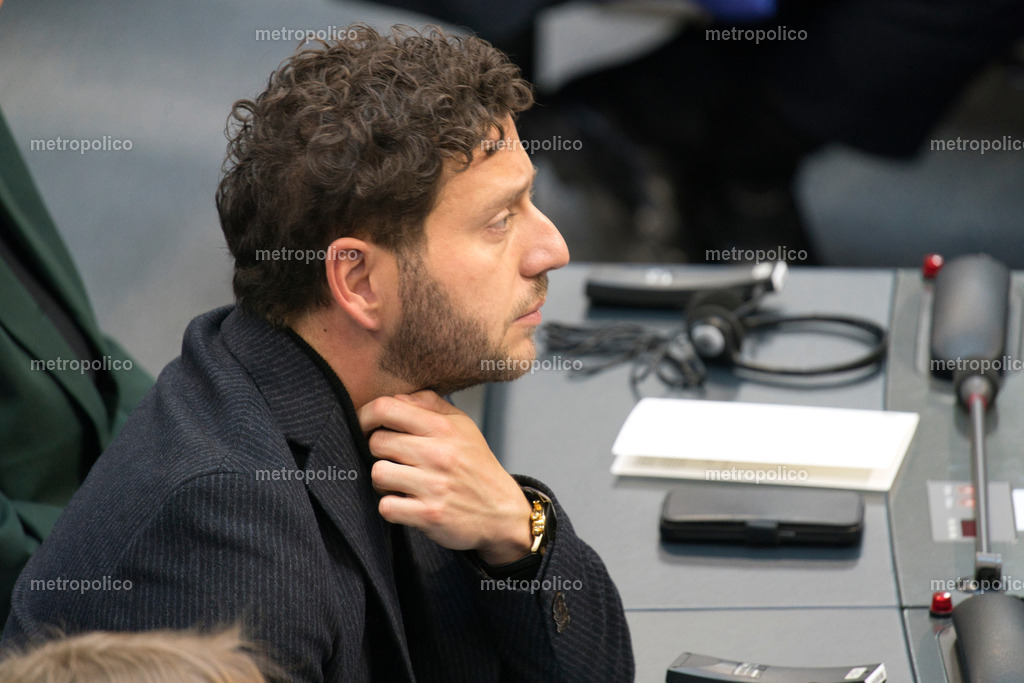 Felix Banaszak (2) | Metropolico