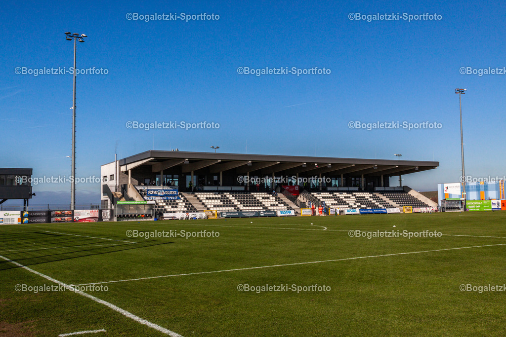 IMS-Arena, Velbert | IMS-Arena: Blick auf die Haupttribüne - Realisiert mit Pictrs.com