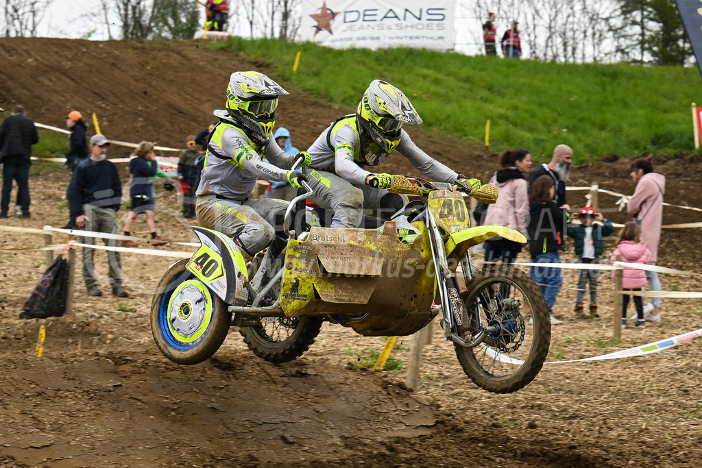 Motocross Schlatt bei Winterthur - 30. April 2023 | #40 Schlienger Dominik / Intlekofer Daniel aus Wegenstetten (CH) auf WSP Yamaha in der Kategorie Seitenwagen am Motocross Schlatt bei Winterthur, 30. April 2023. 
Instagram: @mx_schlatt | @mc_wila | @sam_schweiz
Bild: Sportfotografie Markus Aeschimann | www.markus-aeschimann.ch - Realisiert mit Pictrs.com
