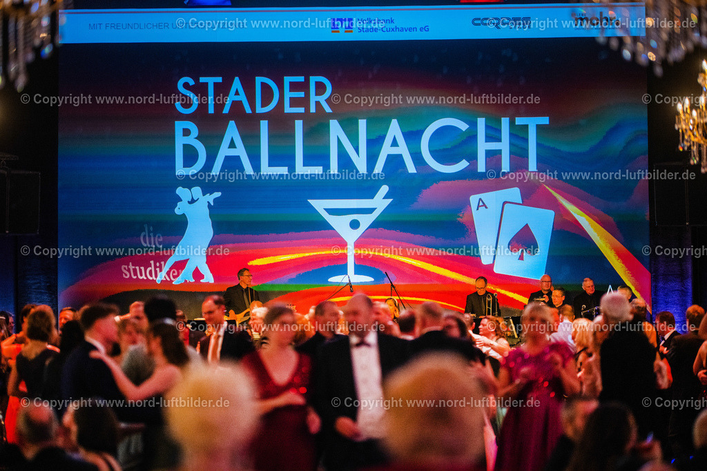 Stader Ballnacht_ELS_0808070326 Kopie | Luftbilder aus Norddeutschland. Die große Luftbild Bilddatenbank von Sylt, Amrum, Föhr, Büsum, Cuxhaven, Hamburg, Bremen, Bremerhaven, Cuxhaven, Langeoog, Norderney, Borkum, Emden, Nordsee, Ostsee, Flensburg, Kiel, Stralsund, Rostock, Darß, Rügen, Usedom