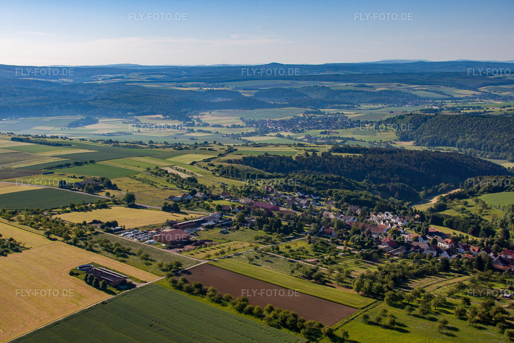 Luftbild: Ortsansicht aus Norden im Ortsteil Langenthal in Trendelburg im Bundesland Hessen in Deutschland. Foto: IMG_65651.jpg vom 25.05.2014 durch Werner Riehm/FLY-FOTO.de