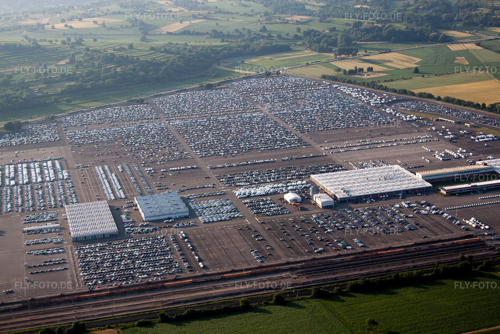 Luftbild: Lagerfläche der myMOSOLF, MOSOLF Logistics & Services GmbH, Fahrzeugpflege und Smart-Repair im Gewerbegebiet im Ortsteil Mietersheim in Lahr/Schwarzwald in Kippenheim im Bundesland Baden-Württemberg in Deutschland. Foto: IMG_68110.jpg vom 19.06.2014 durch Werner Riehm/FLY-FOTO.de