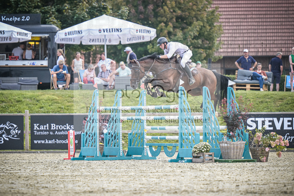 DOS_3127 | Entdecke hochwertige Reitturnierfotos von Foto Oger. Professionell, emotional und authentisch – jetzt Lieblingsmomente im Shop bestellen.Deutschlandweite Turnierfotografie. - Realisiert mit Pictrs.com