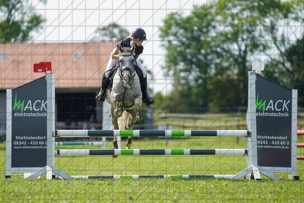 20230917-FAH09588 | Landsberg am Lech, 2023, Kaufbeuren, Kempten, Allgäu, Turnierfotografen Bayern, Fotoagentur Herrmann, Turnierbilder, Reitsport Fotos, Pferdefotograf, Augsburg, Bad Tölz, Dachau, Karlsfeld, Memmingen, Buchloe, Schwabmünchen