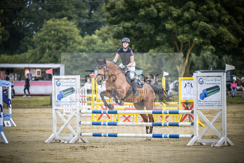 DOS_7372 | Entdecke hochwertige Reitturnierfotos von Foto Oger. Professionell, emotional und authentisch – jetzt Lieblingsmomente im Shop bestellen.Deutschlandweite Turnierfotografie. - Realisiert mit Pictrs.com