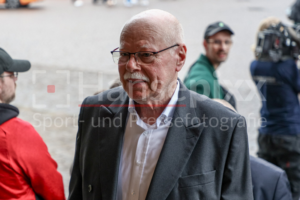 Fussball, Frauen, Senatsempfang SV Werder Bremen | Ulrich Mäurer (Senator für Inneres und Sport der Freien Hansestadt Bremen), Portrait, Nahaufnahme, Einzelfoto, Einzelbild