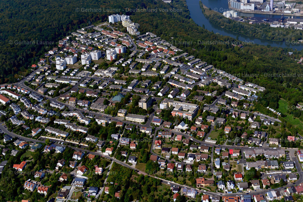 3650656 | Höchberg 13.09.2016 Wohngebiet - Mischbebauung der Mehr- und Einfamilienhaussiedlung  in Höchberg im Bundesland Bayern, Deutschland // Residential area - mixed development of a multi-family housing estate and single-family housing estate  in Höchberg in the state Bavaria, Germany Foto: Gerhard Launer