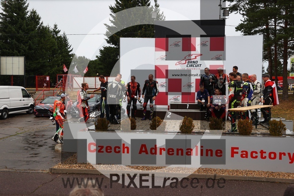 social-20250830_08255 | Schöne Erinnerungen an spannende Momente - das festzuhalten ist unser Job. PIXELrace.de ist seit 2003 auf den Rennstrecken Europas unterwegs um die Action draußen beim Fahren und die wunderbare Stimmung imm Fahrerlager für euch einzufangen.