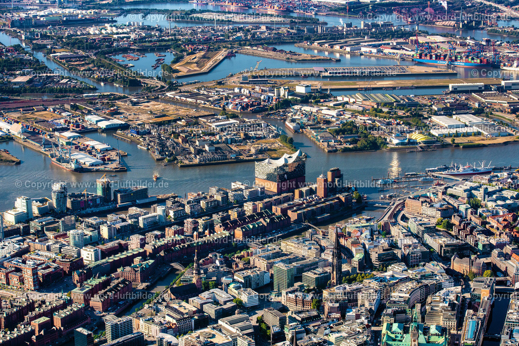 Hamburg_Elbphilharmonie_Speicherstadt_ELS_1958220922 | HAMBURG 22.09.2022 Gebäude, Straßen und Kanäle der Hafencity und Speicherstadt in Hamburg, Deutschland. // Buildings, streets and canals of the Hafencity and Speicherstadt in Hamburg, Germany. Foto: Martin Elsen