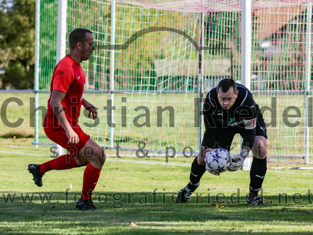 2023-10-22_066_SpVgg_Eichenkofen_gegen_SpVgg_Altenerding_II | Erding, Deutschland, 22.10.2023:
Fußball, A-Klasse 2023 / 2024, 12. Spieltag, SpVgg Eichenkofen gegen SpVgg Altenerding II, Endergebnis: 3:1

Marcel Mundigl (SpVgg Eichenkofen, #45), +a1+

Foto: Christian Riedel / fotografie-riedel.net