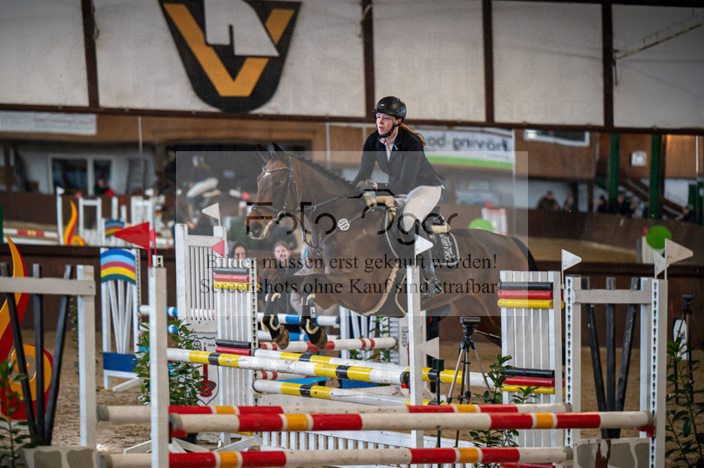 Hallenreittunier Voxtrup 2023 | Entdecke hochwertige Reitturnierfotos von Foto Oger. Professionell, emotional und authentisch – jetzt Lieblingsmomente im Shop bestellen.Deutschlandweite Turnierfotografie. - Realisiert mit Pictrs.com