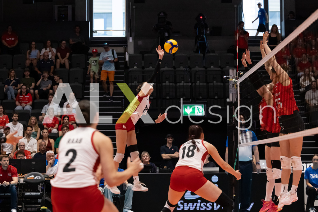 Austria v Switzerland - CEV European League Women | KRIENS, SWITZERLAND - JUNE 14: MARIE KRISTIN BRUCKNER of Austria attack / spike against FABIANA BRANCA of Switzerland and ALIX DE MICHELI of Switzerland double block during the CEV European League match between Austria and Switzerland at Pilatus Arena on June 14, 2026 in Kriens, Switzerland. - Realisiert mit Pictrs.com