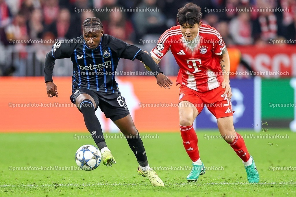 UCL22102501119 | 22.10.2025, Fußball, UEFA Champions League, FC Bayern München - Club Brügge, Allianz Arena, Saison 2025 2026: Mamadou Diakhon (Club Bruegge #67) im Zweikampf gegen  Min-jae Kim (FC Bayern Muenchen #03) Regulations prohibit any use of photographs as image sequences and or quasi-video.