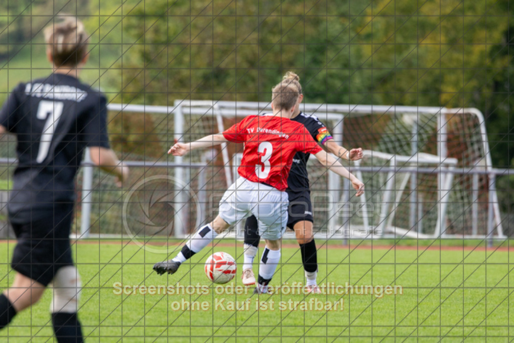 20250928_144721_0669 | #,1.FC Donzdorf (schwarz) vs. TV Derendingen (rot), Fussball, Frauen-Verbandsliga Württemberg, 03. Spieltag, Saison 2025/2026, Rasenplatz Lautertal Stadion, Süßener Straße 16, 73072 Donzdorf, 28.09.2025 - 13:00 Uhr,Foto: PhotoPeet-Sportfotografie/Peter Harich