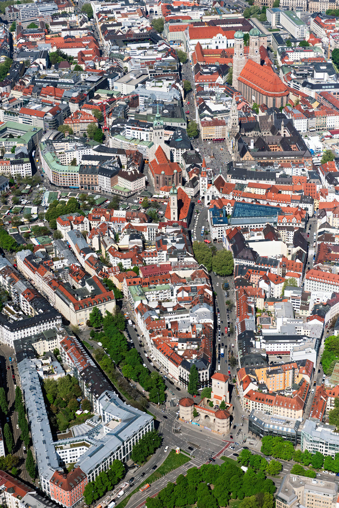 dr__0063219.jpg | MüNCHEN 29.04.2025 Altstadtbereich und Innenstadtzentrum am Isator an der Tal, Thomas-Wimmer-Ring, Frauenstraße im Ortsteil Altstadt in München im Bundesland Bayern, Deutschland. // Old town area and city center at the Isator an der Tal, Thomas-Wimmer-Ring, Frauenstrasse in the Altstadt district of Munich in the federal state of Bavaria, Germany. Foto: Daniel Reiter