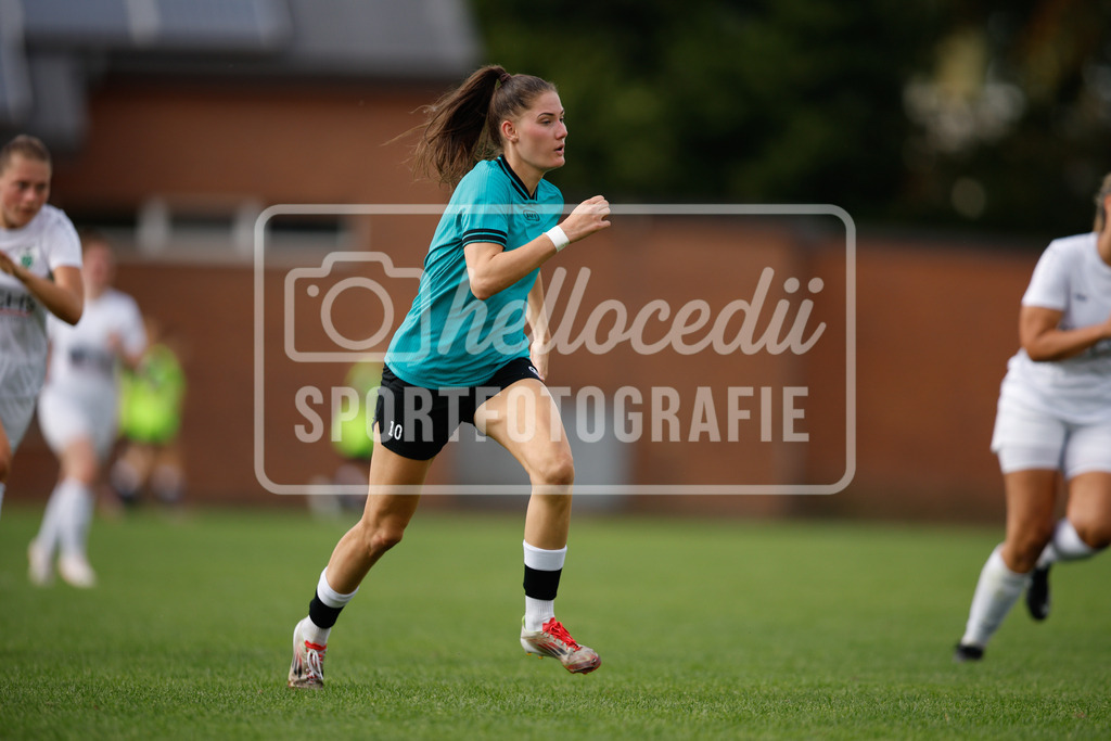 Fußball I Frauen I Westfalenpokal 26-27 I DJK GW Amelsbüren - SSV Rhade  I 18812 | Demi Ehler (10, SSV Rhade) setzt zum Sprint an. - Realisiert mit Pictrs.com