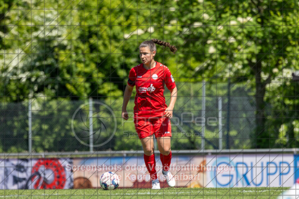 20250510_143306_0516 | #,1.FC Donzdorf (rot) vs. Karlsruher SC (blau), Fussball, EnBW-Oberliga B -Juniorinnen, 23. Spieltag, Saison 2024/2025, Rasenplatz, Lautertal Stadion, Süßener Straße 16, 73072 Donzdorf, 10.05.2025 - 14:00 Uhr,Foto: PhotoPeet-Sportfotografie/Peter Harich