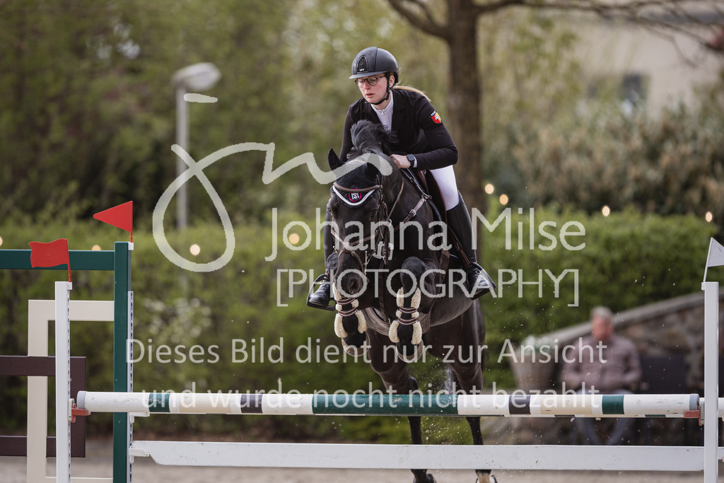 230426_HofSosath_Stil-L-564 | Deine schönsten Turniermomente als professionelle Fotos! Entdecke hochwertige Pferdesport-Fotografie im Online-Shop. Jetzt Fotos finden & bestellen!