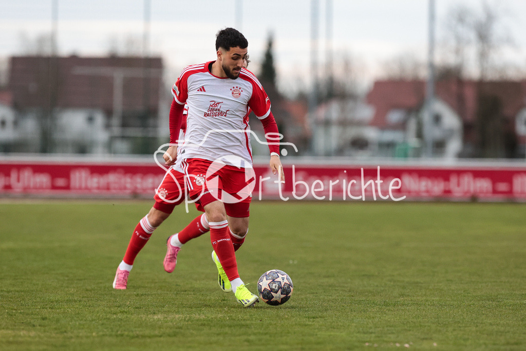FV Illertissen - FC Bayern Amateure | Dion BERISHA (FCB #11) am Ball / in AKtion / Freisteller / Einzelfoto