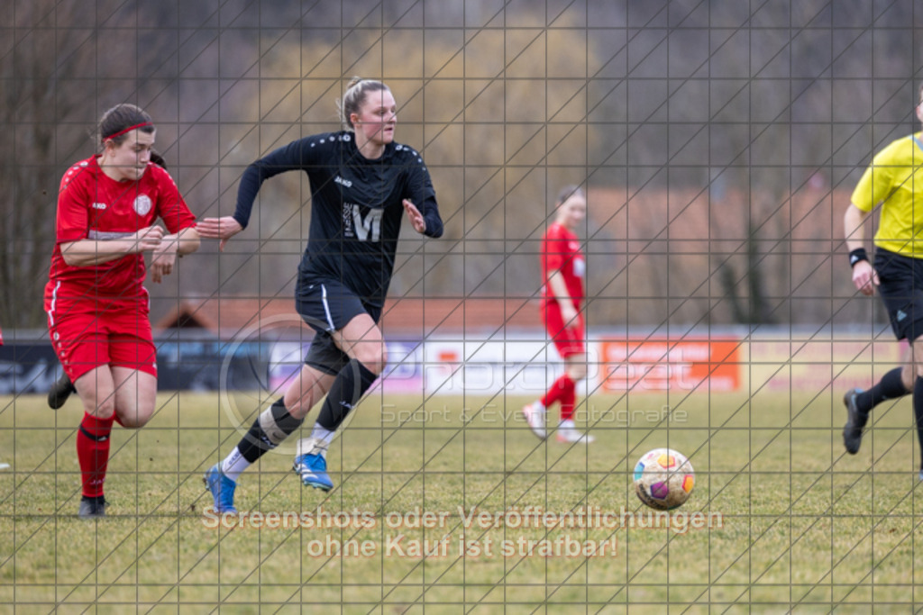 20250223_143124_0748 | #,1.FC Donzdorf (rot) vs. TSV Tettnang (schwarz), Fussball, Frauen-WFV-Pokal Achtelfinale, Saison 2024/2025, Rasenplatz Lautertal Stadion, Süßener Straße 16, 73072 Donzdorf, 23.02.2025 - 13:00 Uhr,Foto: PhotoPeet-Sportfotografie/Peter Harich