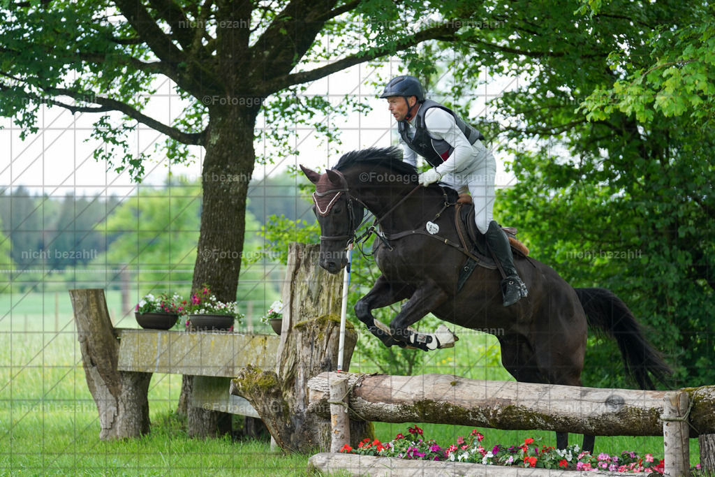 20240518-FAH03716 | Turnierbilder von Niederseon, Turnierfotografen Bayern, Fotoagentur Herrmann, Geländebilder, Reitsportfotografie