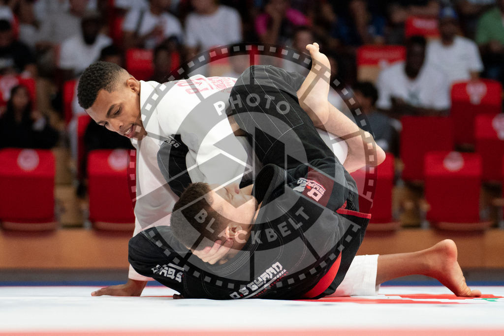 20231109PBB6615 | Fighters compete during the AJP World Professional Championship in the Mubadala Arena in Abu Dhabi, Arab United Emirates, on November 9, 2023.