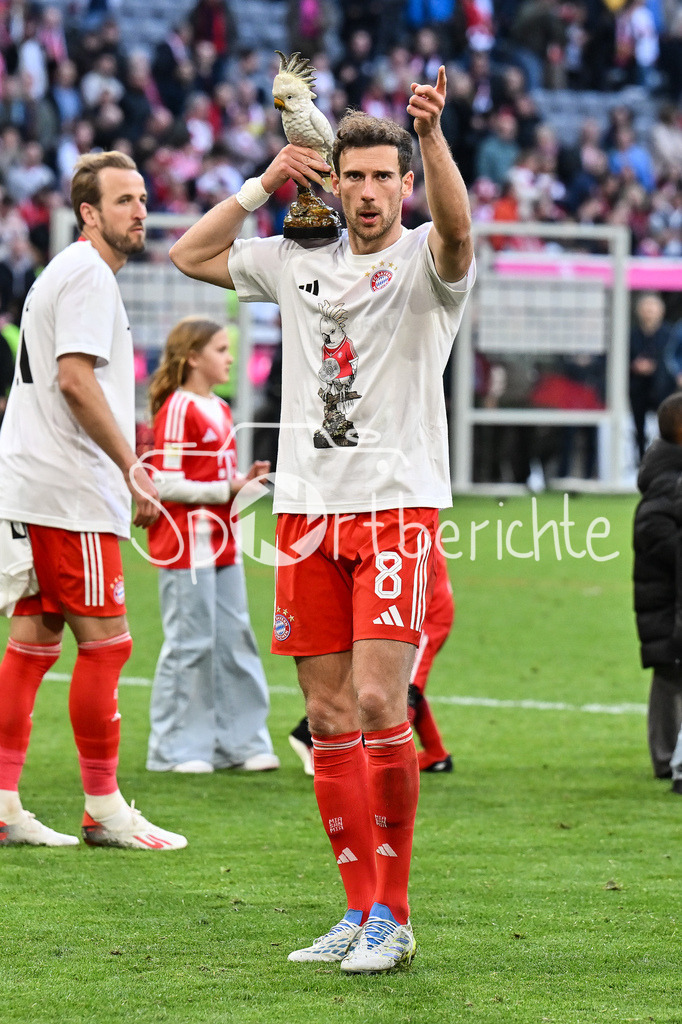 FC Bayern München - VfB Stuttgart | MUNICH, GERMANY - 19. APRIL: Bayern Munich celebrating the Deutsche Meiterschaft after the Bundesliga Match between FC Bayern Munich vs. VfB Stuttgart at Matchday 30 at Allianz Arena / DFL REGULATIONS PROHIBIT ANY USE OF PHOTOGRAPHS AS IMAGE SEQUENCES AND/OR QUASI-VIDEO / Leon GORETZKA (FC Bayern Munich 8) / KAKADU