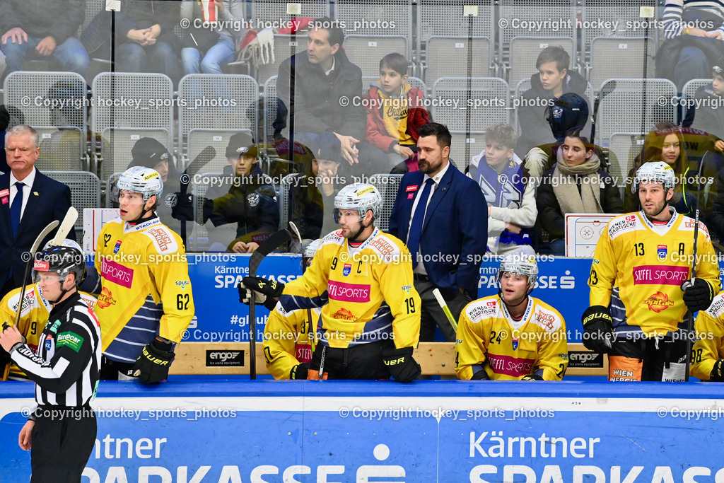 EC IDM WÄRMEPUMPEN VSV vs. Vienna Capitals | Spielerbank Vienna Capitals, Headcoach Vienna Capitals CONSTANTINE KEVIN, Asisstentcoach Vienna Capitals FABIAN SCHOLZ, EC IDM WÄRMEPUMPEN VSV vs. Vienna Capitals, EC IDM WÄRMEPUMPEN VSV vs. Vienna Capitals am 16.11.2025 in Villach (Stadthalle Villach), Austria, (Photo by Bernd Stefan)